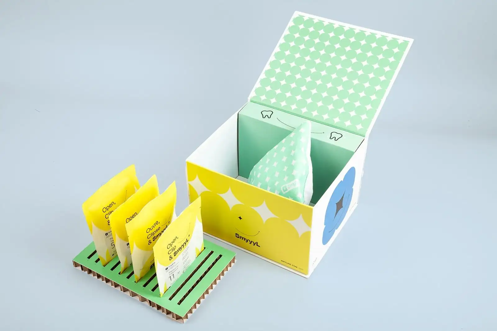 Coffret rembordé en carton compact