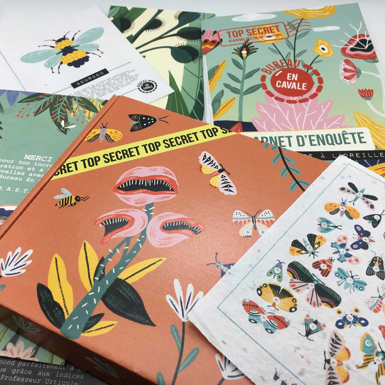 Carnet d'enquête, cartes et documents illustrés d'une enquête En Cavale