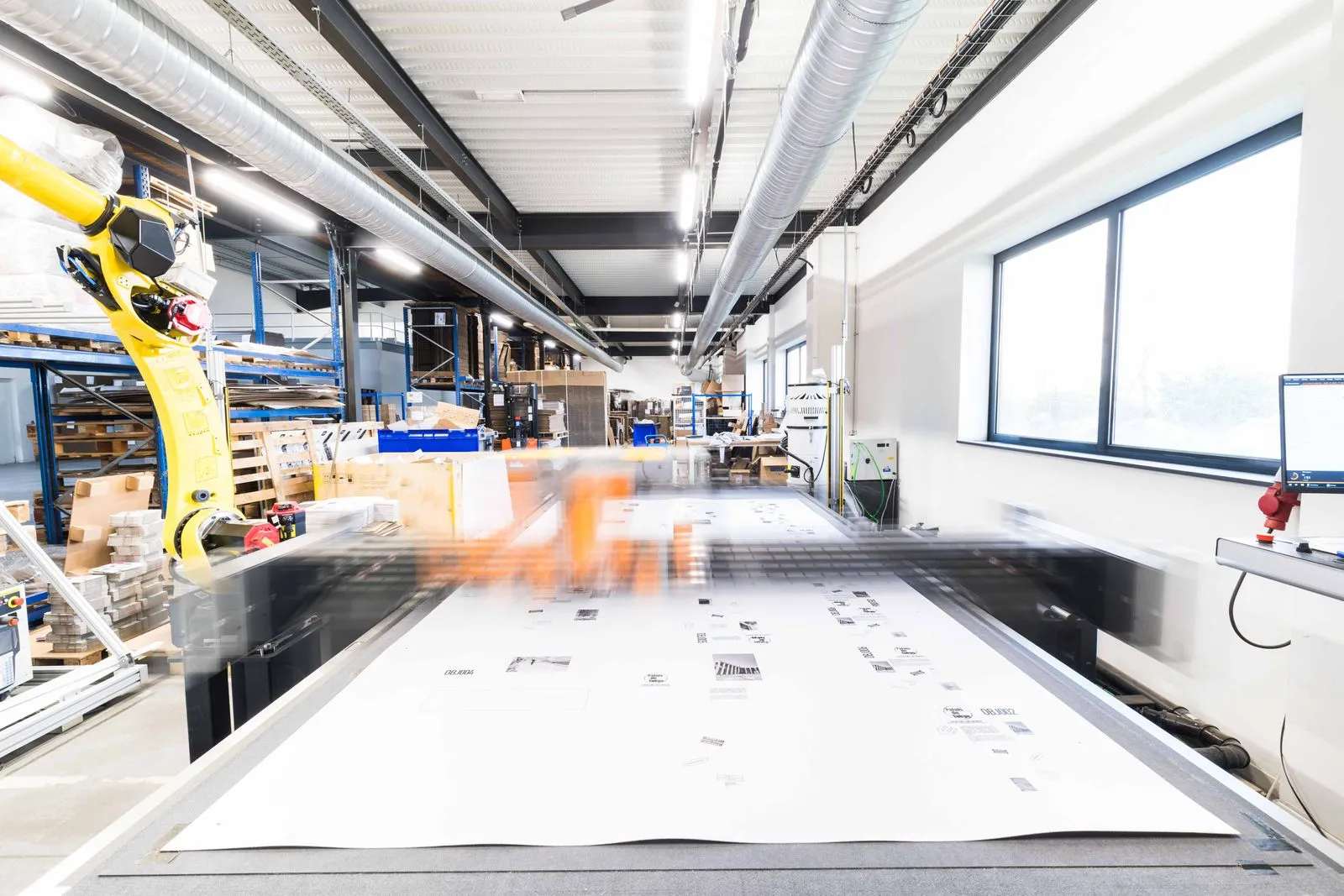 Atelier Smartpack de Saint-Priest : robot et table de découpe numérique