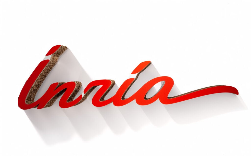 Lettre en carton et logo en carton sur-mesure 6 logo en carton et logo en volume