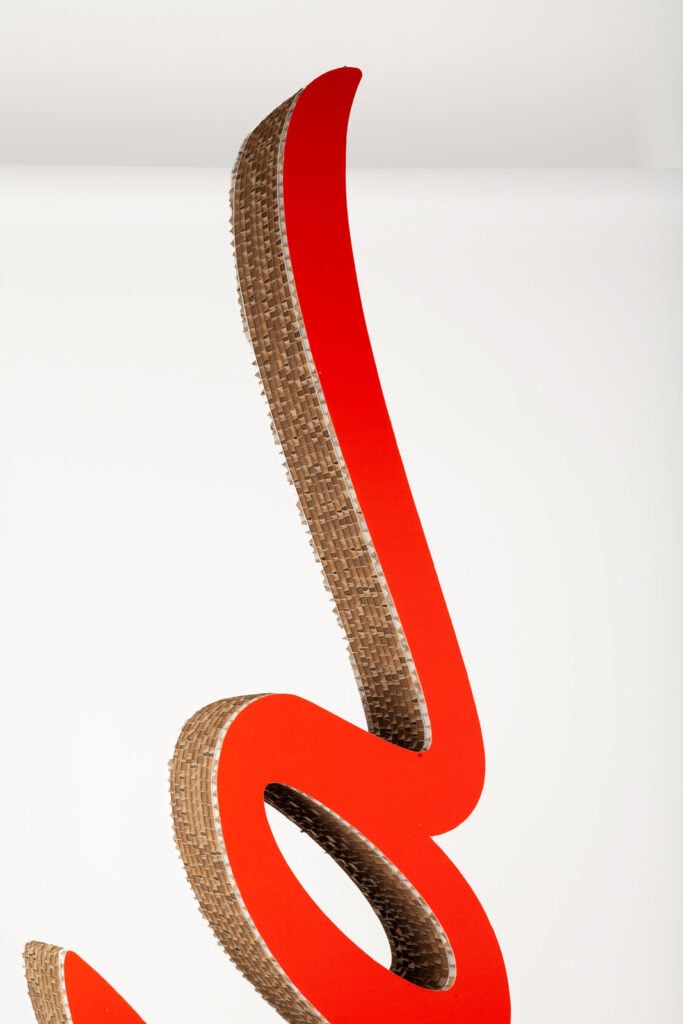 Lettre en carton et logo en carton sur-mesure 2 logo-en-carton-alveolaire