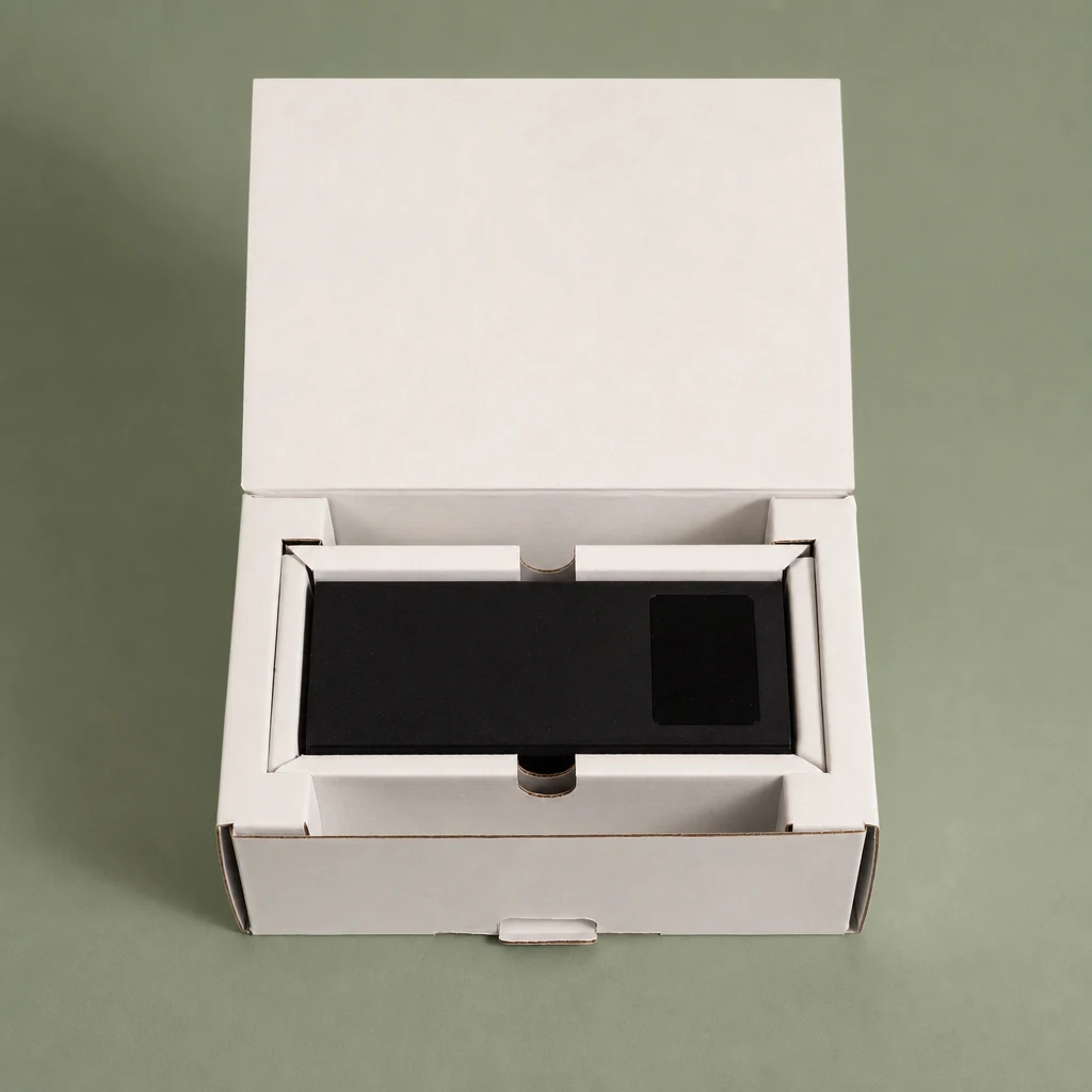 Boîte à oreilles, packaging carton personnalisé, industrie électronique, emballage sur mesure, Smartpack, fabrication française