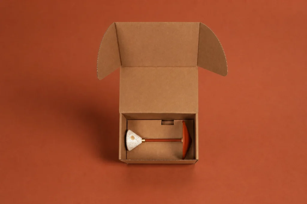 Boîte d'expédition, packaging carton personnalisé, emballage d'expédition lampe, emballage sur mesure, Smartpack, fabrication française